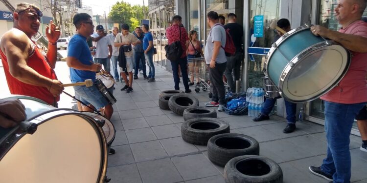 Los trabajadores de Coto de Temperley levantaron el paro tras llegar a un acuerdo