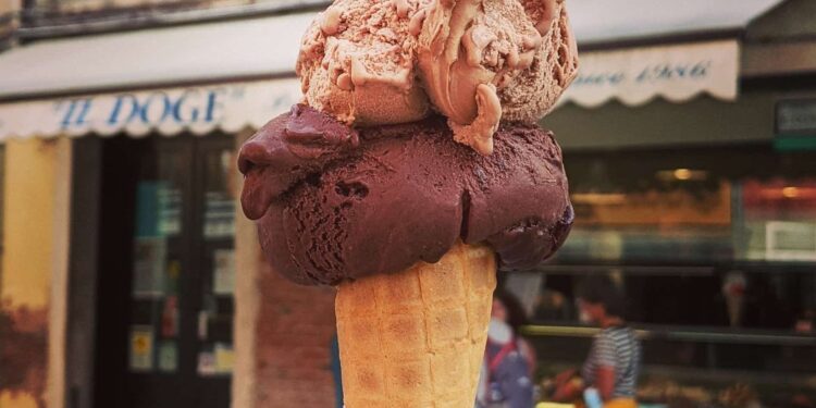 La Noche de las Heladerías llega a Brown y Lomas con promociones