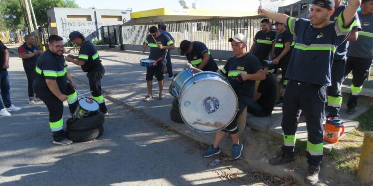 Los operarios de Megaflex de Burzaco lograron la reincorporación de los 16 despedidos