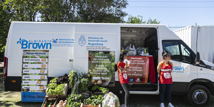 El mercado de cercanía «Brown Ahorro» sale a recorrer los barrios