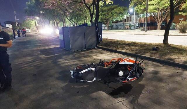 Burzaco: murió un motociclista que chocó tras escapar de un robo