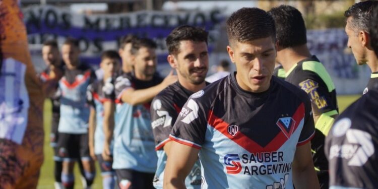 El Tricolor volvió a entrenar, con 14 bajas en su plantel