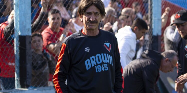 Vico se convirtió en el DT récord de la historia del fútbol argentino