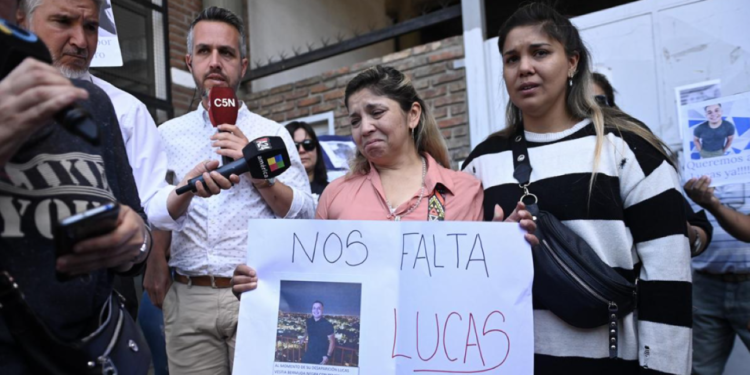 Familiares del joven desaparecido en Varela se concentraron en la fiscalía