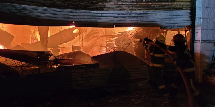 Se incendió una maderera en Adrogué