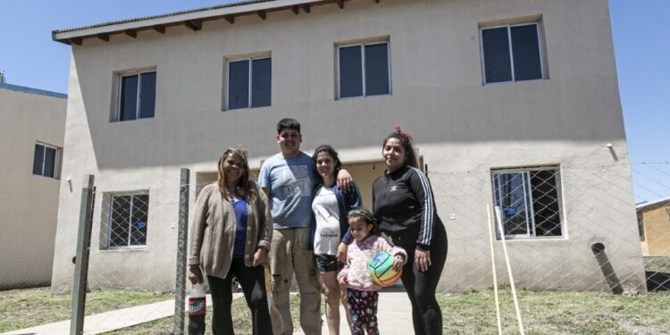 Finalizó la primera etapa de relocalización de 131 familias en Barrio Lindo