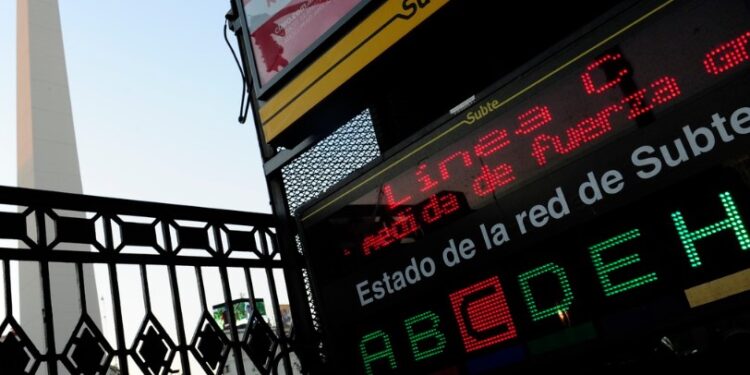 Un sorpresivo paro en la Línea C complica a los vecinos del Sur