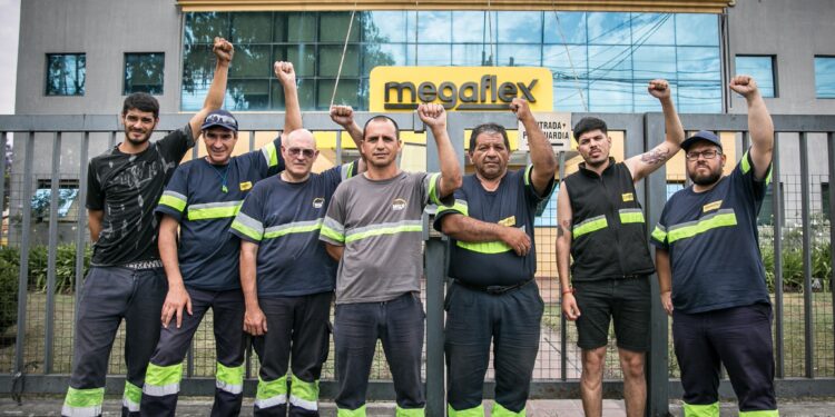 Megaflex se niega a reincorporar a los 16 despedidos y abren un fondo de lucha