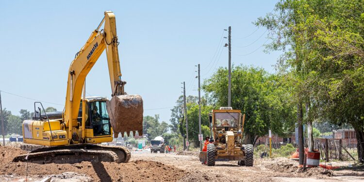 Glew: avanzan obras hidráulicas y pavimento en avenida Capitán Olivera