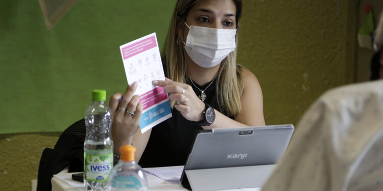 Brown avanza con la vacunación y lanza un operativo en el Boulevard Shopping