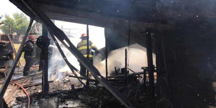 Los Bomberos de Brown combatieron incendios en Burzaco y Adrogué