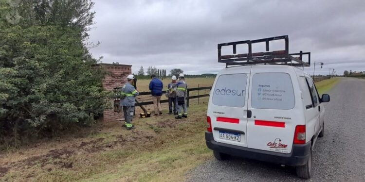 Detectan 34 casas de lujo colgadas de la electricidad en un country de Cañuelas