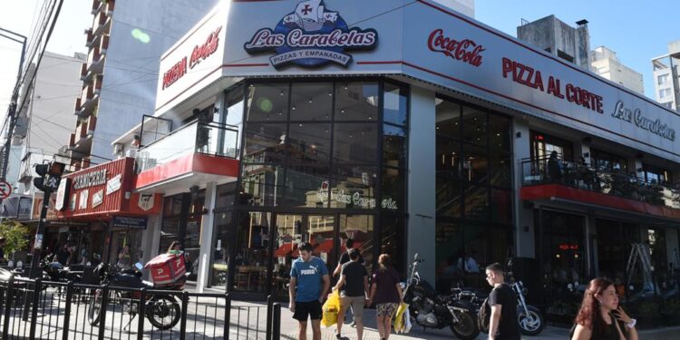 Una pizzería emblemática de Lomas reabrió sus puertas