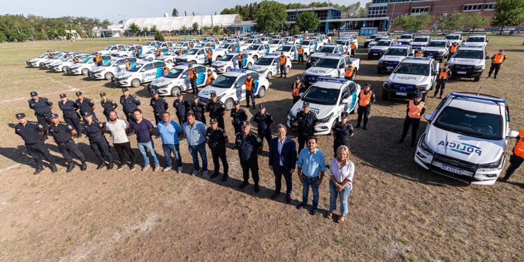 Nueva flota de móviles policiales en Brown con camionetas y autos 0 km