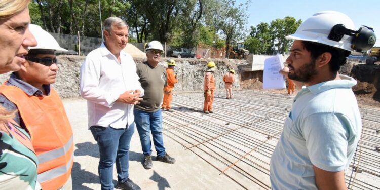 Continúan las obras del paso bajo nivel de Calzada
