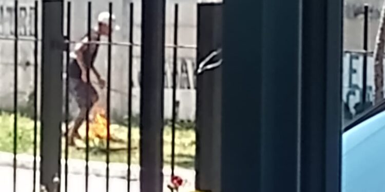 Solano: ocuparon un terreno y le prendieron fuego el auto a sus dueños