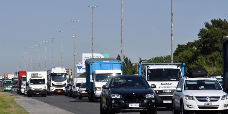Se movilizan más de 2 mil autos por hora   hacia la Costa Atlántica