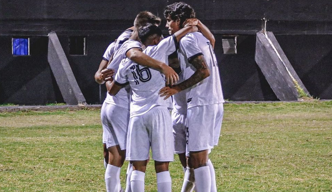 Claypole cerró su semana perfecta con otra victoria y la punta en soledad