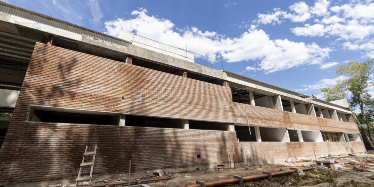Burzaco: iniciaron el tramo final de las obras en 15 aulas nuevas de la universidad