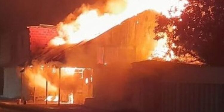 Lomas: se quemó la vieja estación de trenes de Villa Fiorito