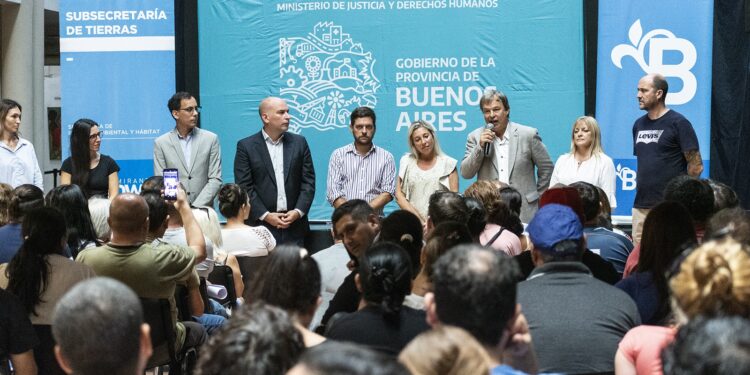 El municipio acompañó firmas de escritura a familias de distintos barrios de Brown