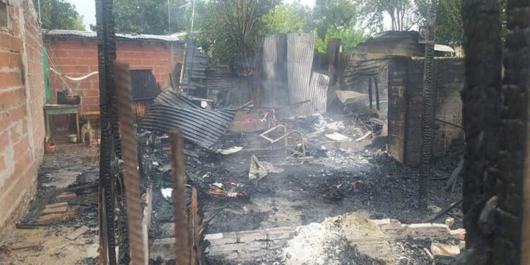 Ministro Rivadavia: tres familias perdieron todo en un terrible incendio