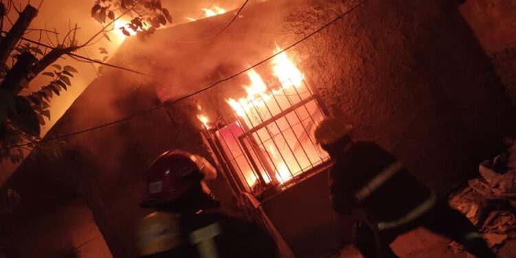 Burzaco: un terrible incendió destruyó dos viviendas