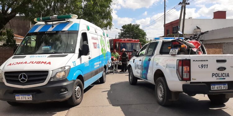 Longchamps: una mujer herida en un accidente entre una moto y una auto