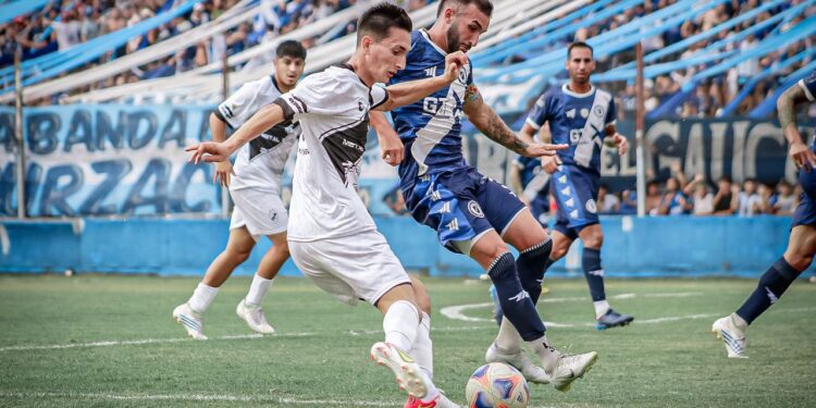 San Martín y Claypole no se sacaron ventaja en Burzaco