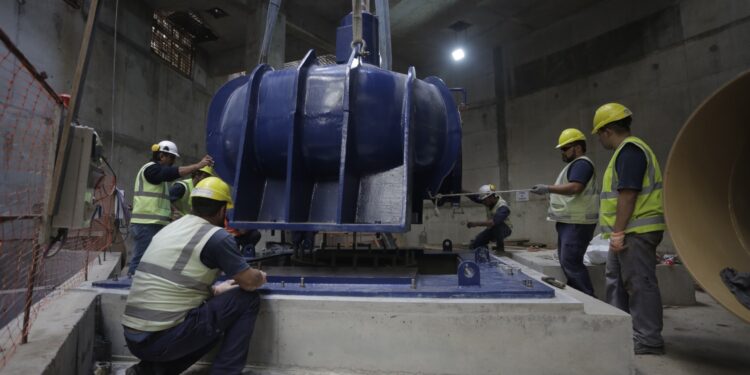 Montan las bombas en la megaobra para mejorar las cloacas en Lomas, Lanús, Avellaneda y Echeverría