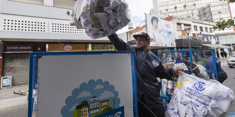 Brown utiliza “bicicarros” para la recolección diferenciada de residuos