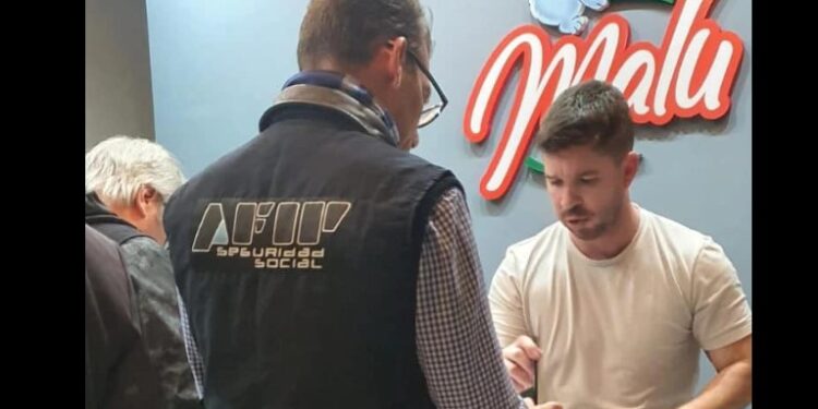 Detectan que una fábrica de pizzetas de Burzaco tenía «en negro» a más de la mitad de sus empleados