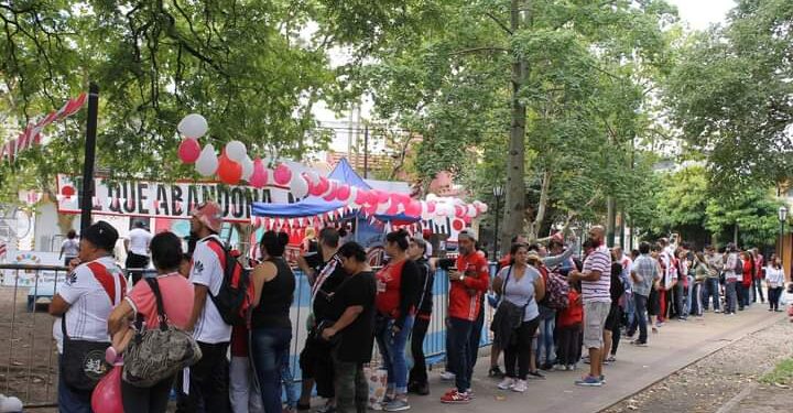 River solidario en Burzaco: colaborá con un alimento y sacate una foto con las copas