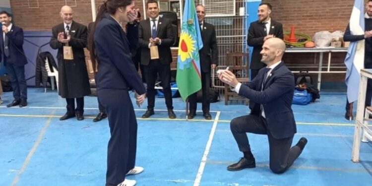 Es de Adrogué y se la jugó para pedirle casamiento en pleno torneo de taekwondo