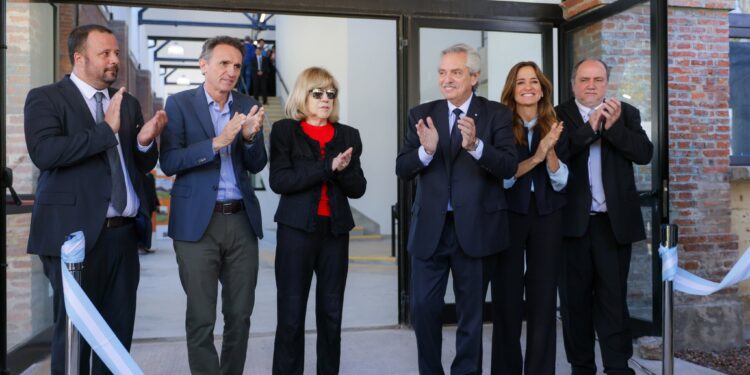 Alberto inauguró un nuevo edificio y una escuela en la UNLa y dijo que su gobierno hizo 167 obras en universidades