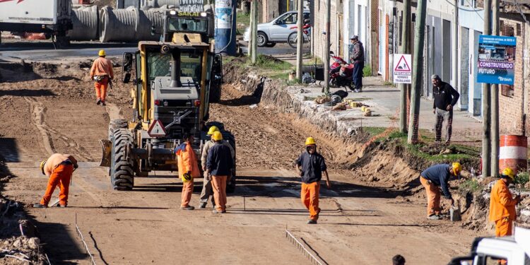 Construyen las colectoras de Ruta 4 entre Burzaco y Malvinas