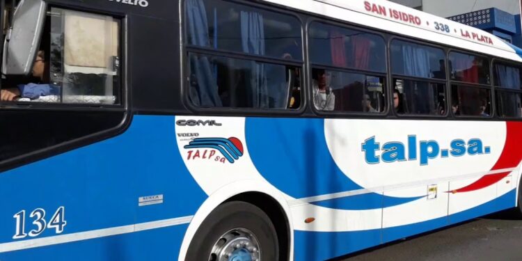 Paran por falta de pago a los choferes dos líneas claves del AMBA