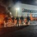 Una semana de paro por despidos en Firestone y los trabajadores denuncian la importación de cubiertas