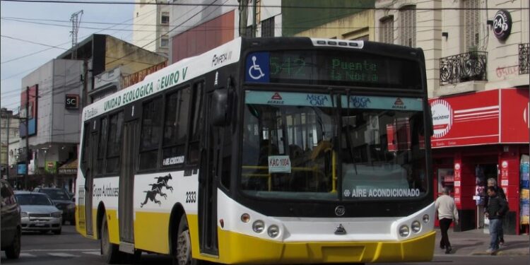 Lomas: detuvieron a un ex gendarme que amenazó con un arma a un pasajero