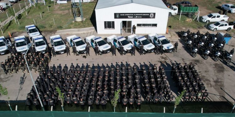 Brown presentó 300 nuevos efectivos, 10 camionetas y 12 motos 0km