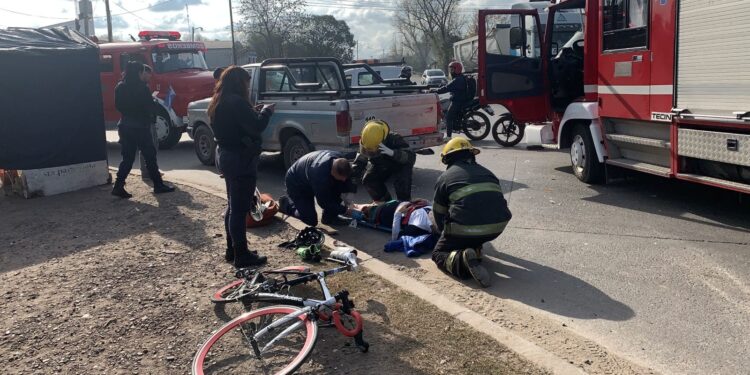 Un ciclista fue atropellado por un auto en Longchamps