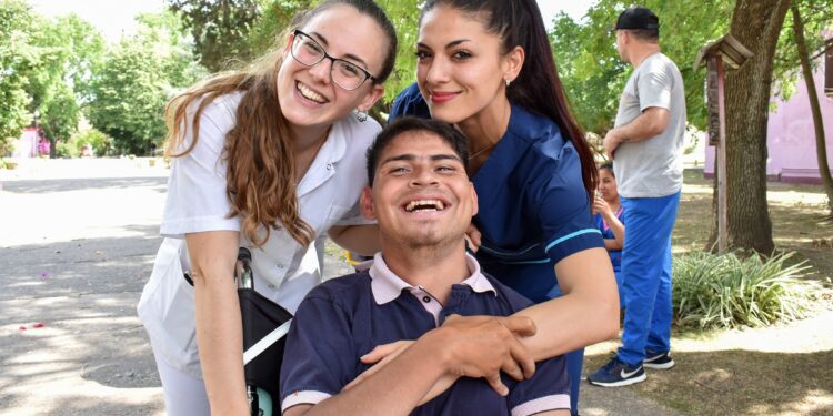 El Cottolengo Don Orione lanzó su colecta para reunir aceite, tomate, yerba y azúcar