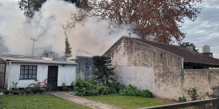 Burzaco: se incendió una casa y dos personas sufrieron quemaduras