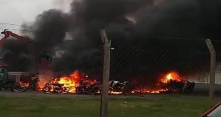 Temperley: feroz incendio en un depósito de motos