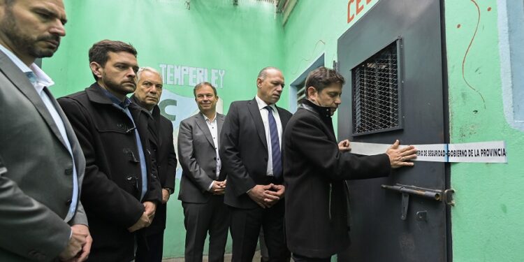 Kicillof encabezó el cierre definitivo de los calabozos de una comisaría de Glew