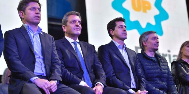 En Lomas, Massa hizo su primer acto de campaña acompañado por Kicillof, Wado y Máximo