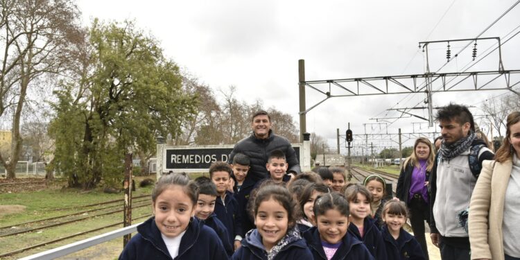 «Pupi» Zanetti viajó desde Escalada hasta Constitución con los chicos de su fundación