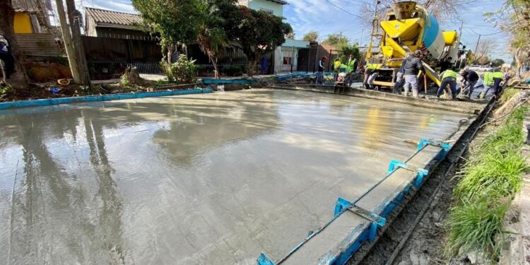 Pavimentan 60 cuadras que atraviesan cinco localidades de Brown