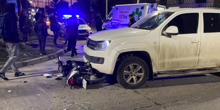 Longchamps: dos heridos por un choque entre una camioneta y una moto