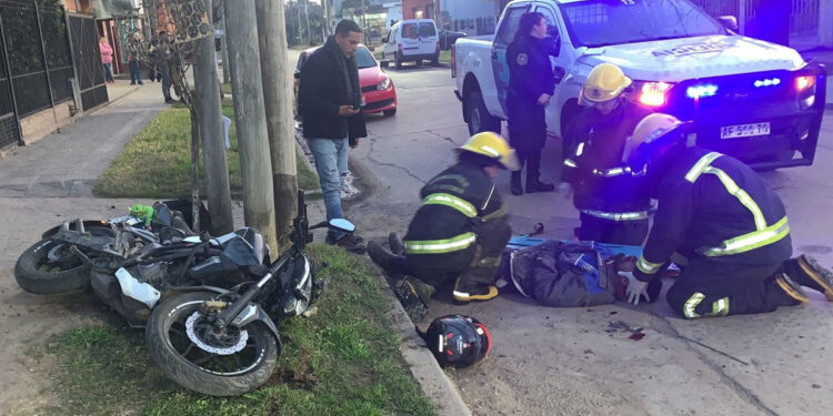 Dos heridos tras un choque entre motos en Longchamps